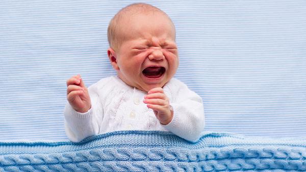 2歲孩子一哭就吐怎么回事