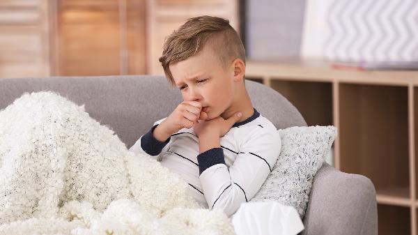 8歲男孩老是咳嗽是怎么回事