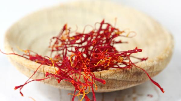 藏红花能配什么对飞蚊症和白内障好