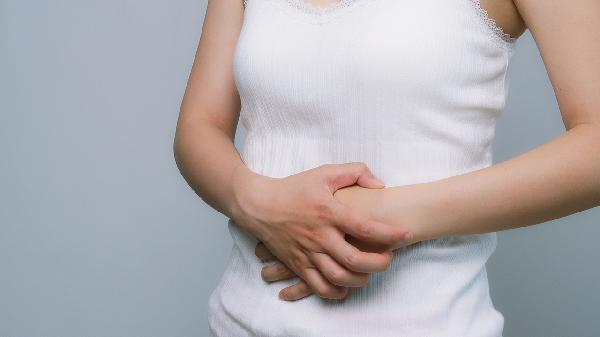 這2個(gè)癥狀持續(xù)一個(gè)月以上，別拖延，是胃癌上門(mén)了！