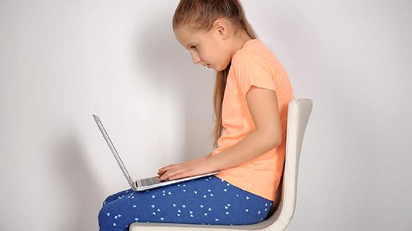 13歲孩子脊柱側(cè)彎的治療方法有哪些