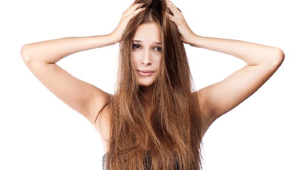 青年女性脫發(fā)的原因有哪些  女性脫發(fā)5大原因你不得不知