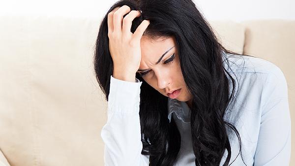 女人突然心跳加速心慌是什么原因引起的