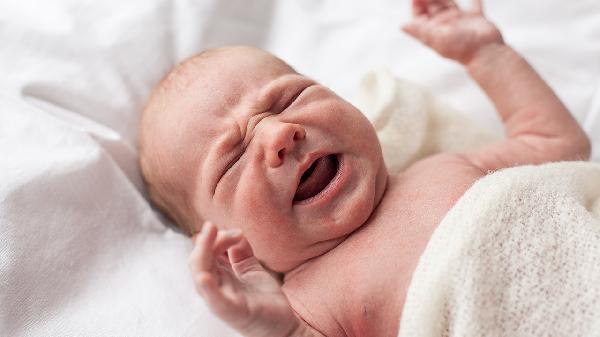 2歲孩子哭鬧正確處理方式