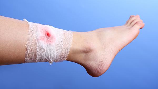 男性大腿根靠近阴囊疼