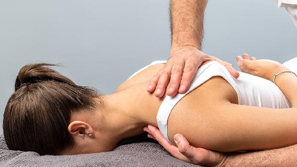 急性腰扭傷如何調(diào)整復(fù)位