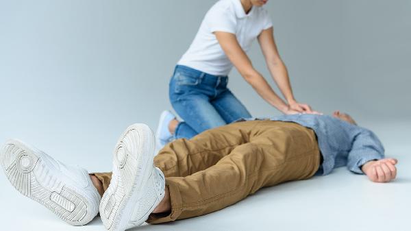 心肺复苏按压频率每分钟多少次
