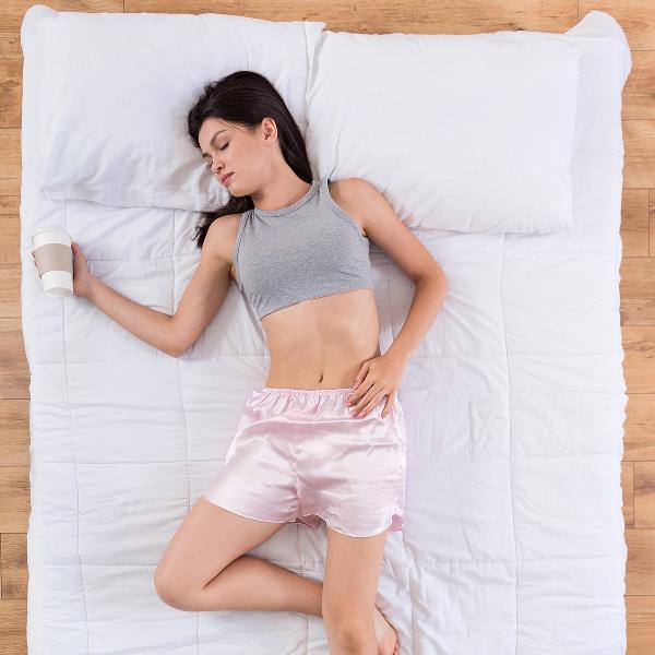 女性平躺左下腹有硬块怎么回事