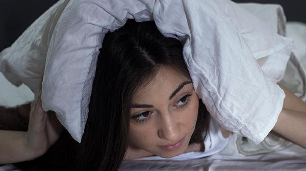 青年女性失眠脱发是什么原因