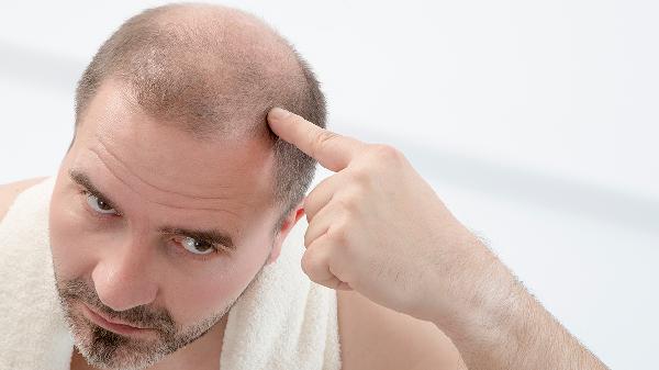 头皮上总摸到“小疙瘩”，是啥东西？对健康有何影响？告诉你真相