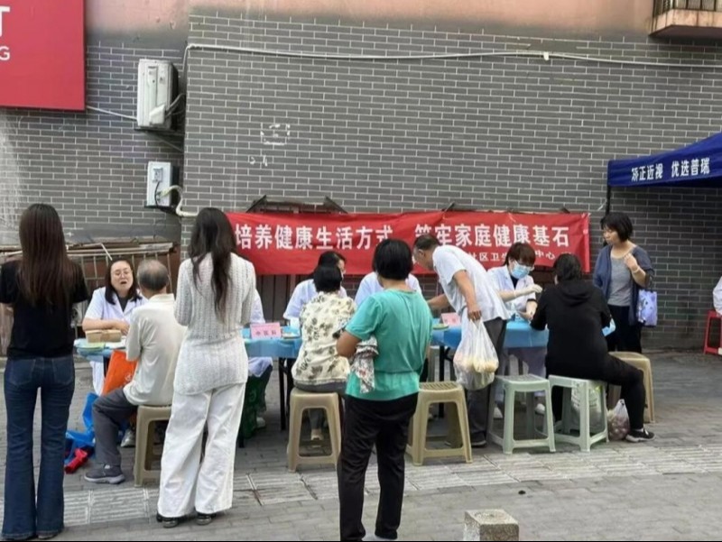“医”心为群众，健康送到家：兔博士口腔进社区开展义诊活动