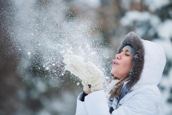 初學(xué)者選用哪種滑雪板比較好呢女生
