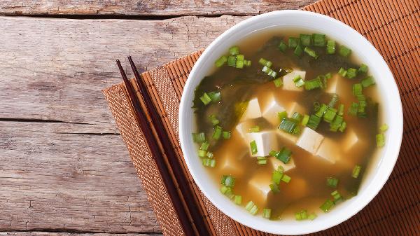 豆腐冷水下鍋焯水幾分鐘
