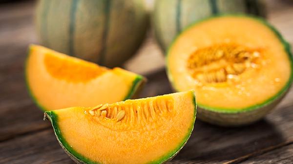 不能放入微波爐里的食物有哪些