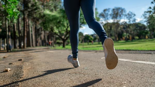晚上吃完飯跑步好嗎