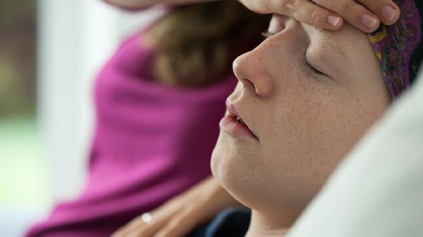 宝宝发烧真的可以用藿香正气水滴在肚脐上吗