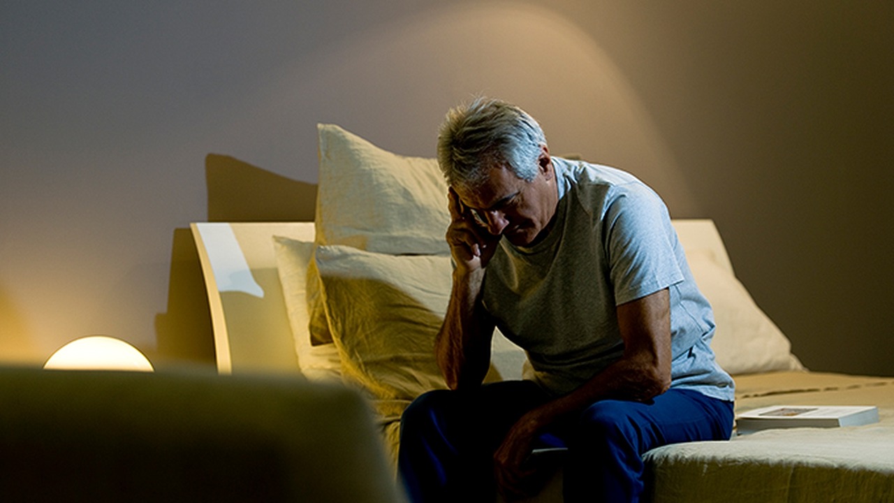 早醒可能比熬夜更可怕？老人睡懒觉竟藏着6个惊人好处！