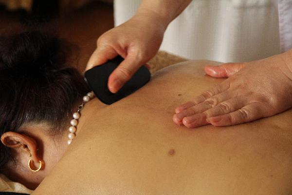 刮痧刮出來紫色和紅色有什么不同