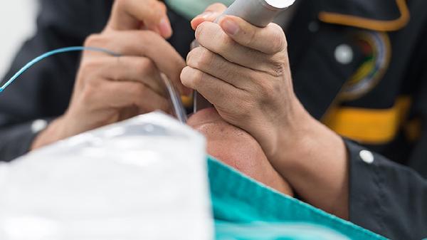 摔倒磕到牙齒需要將牙齒拔掉嗎