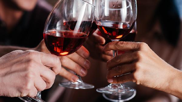 紅酒倒紙上如何鑒定好壞