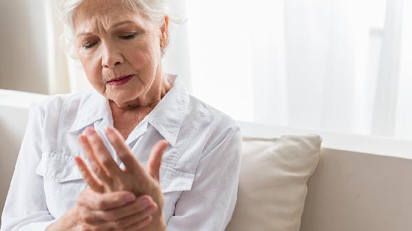 老年人特發(fā)性震顫吃什么藥