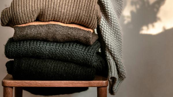 租的滑雪服里面穿什么衣服