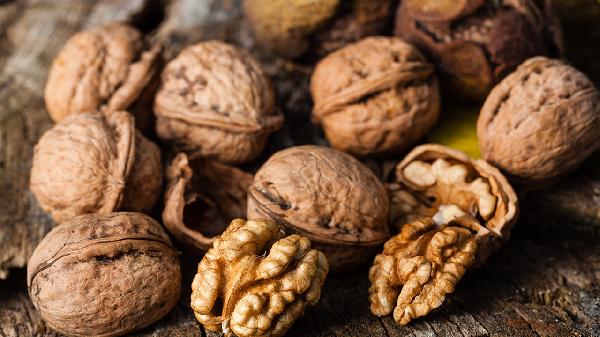 青核桃怎么吃到里面的仁