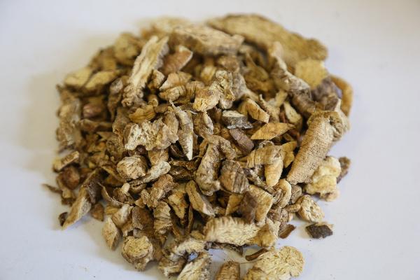 濕氣最怕一味中藥,用它泡水三天