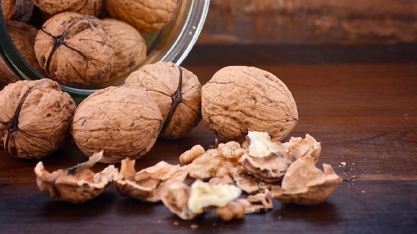 如何剝核桃皮內(nèi)快的方法