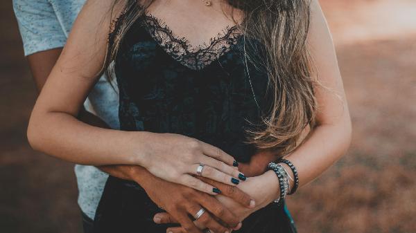 小女孩谈恋爱怎么引导