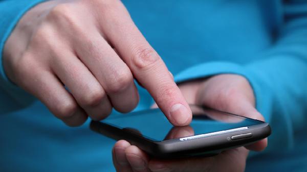 四年級孩子玩手機上癮怎么辦