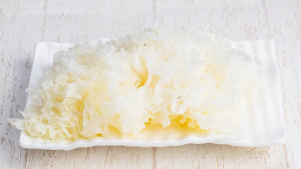 鲜银耳放冰箱20天了还能吃吗