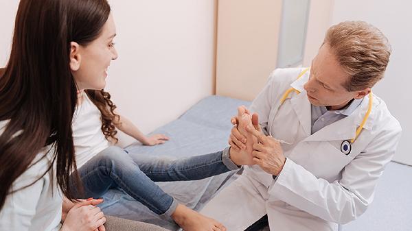 女人用啥泡腳可以去除體內濕氣