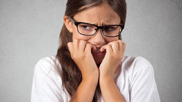 孩子怕生有社交恐懼怎么辦