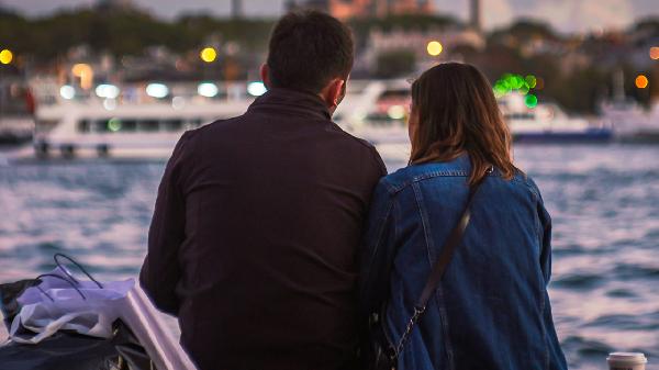 初三學(xué)生談戀愛正常嗎