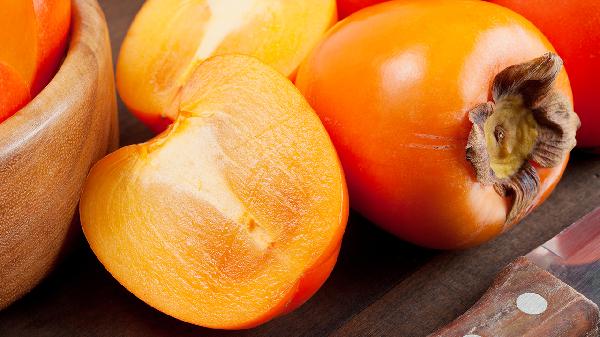 喝完可樂可以吃柿子嗎