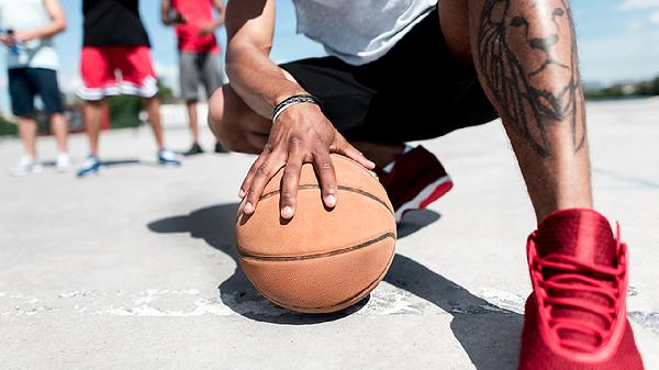 打籃球膝蓋疼怎么回事是不是缺鈣