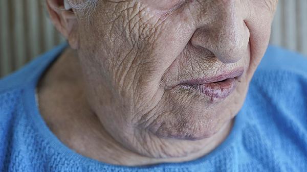 80歲老人骨折吃什么恢復(fù)快些