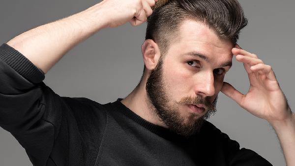 胡子長(cháng)的快說(shuō)明什么