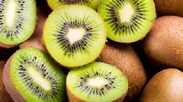 如何快速給獼猴桃去皮