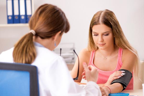 高血壓糖尿病引起右眼疼怎么辦