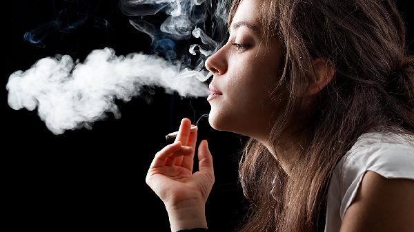 發(fā)現初中女兒抽煙怎么辦