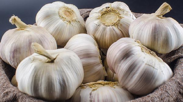 撥了皮的大蒜怎么儲存