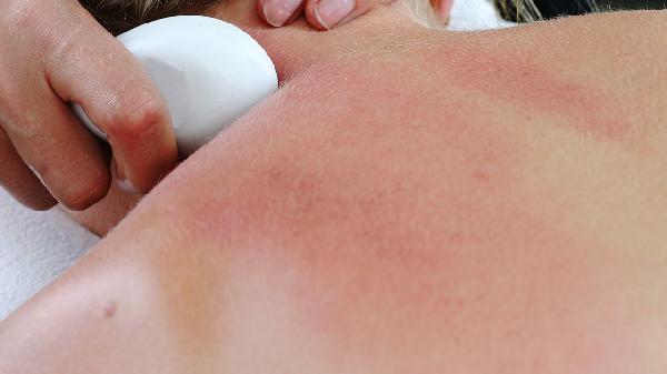 兒童背部刮痧健脾胃