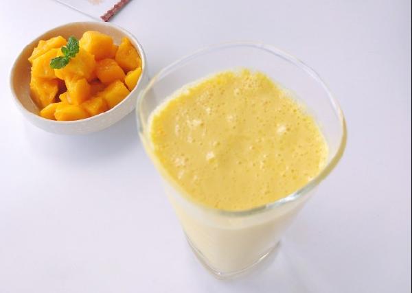 做奶昔用酸奶還是牛奶