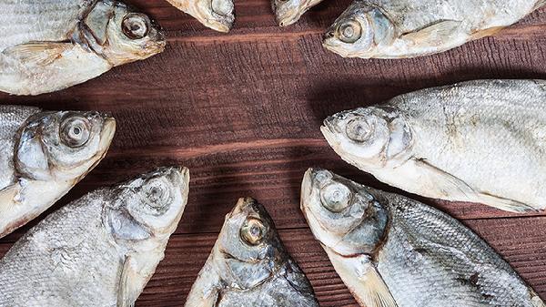 煎鯽魚(yú)不破皮的簡(jiǎn)單方法