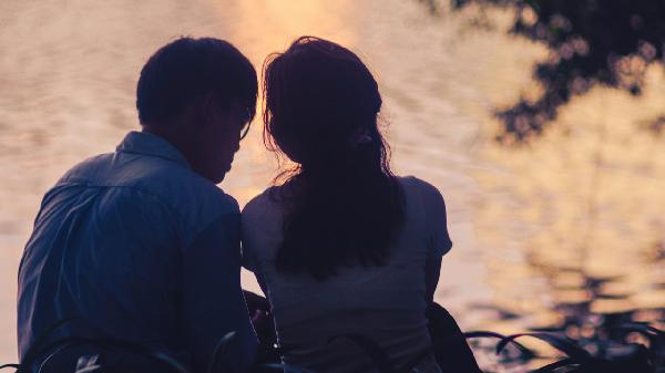 孩子高中談戀愛怎么處理