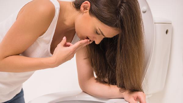 什么原因會(huì)導(dǎo)致嘔吐不止腹瀉