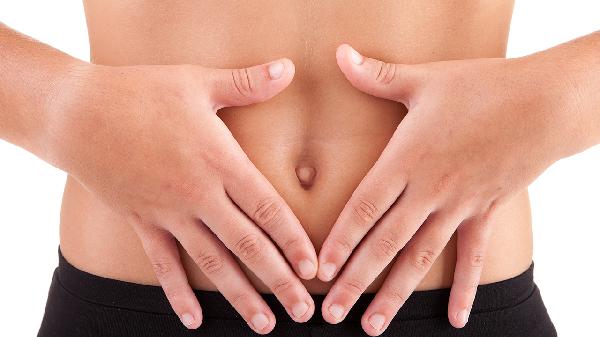 肚臍眼上面腹脹是怎么回事