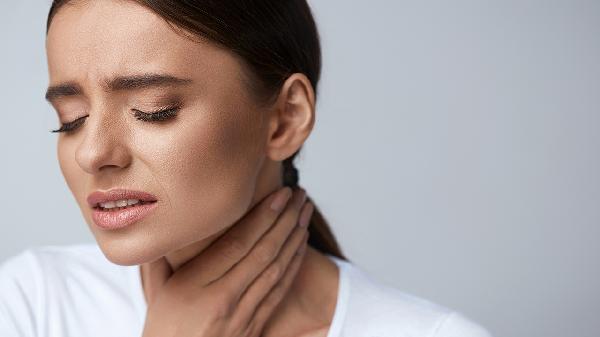 喉癌咳出來(lái)黑色血嚴重嗎